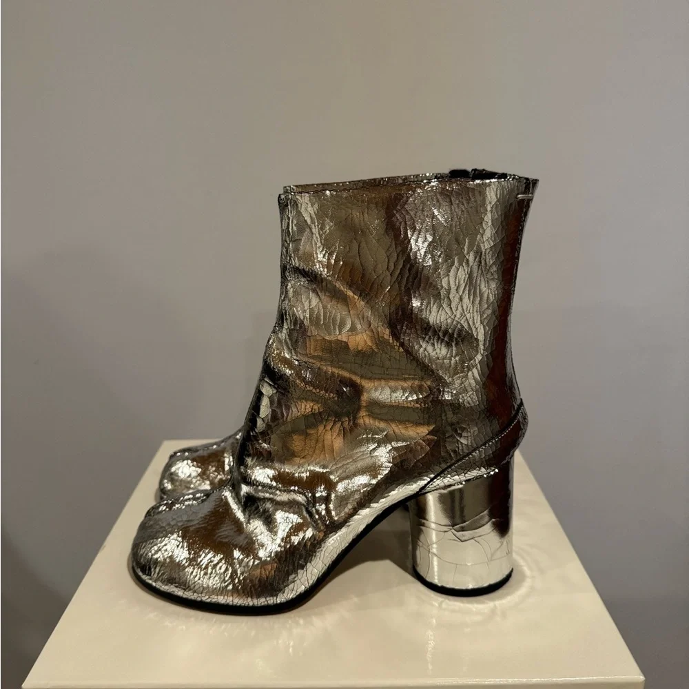 Maison Margiela Silver Tabi Boots with Chunky Block Heel - Picture 6 of 8